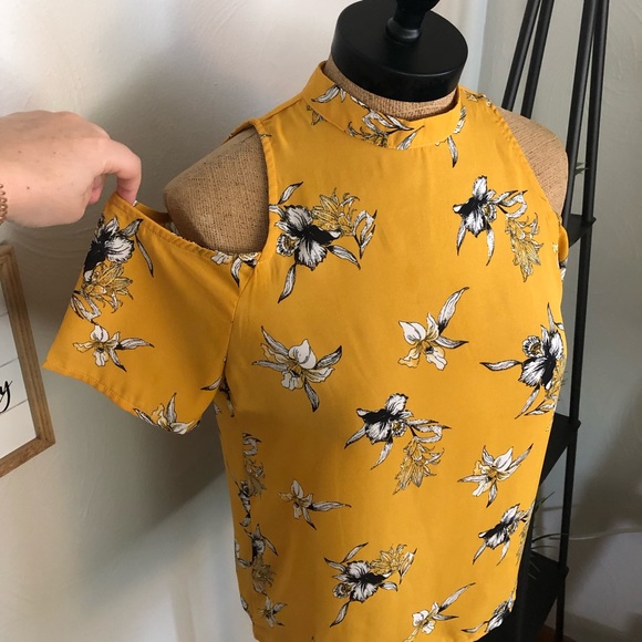 🍁semi sheer mustard floral cold-shoulder top - Picture 5 of 8